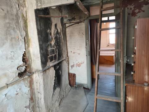 Moradia Geminada T4 | Gouveia | Potencial para Investimento ou Habitação Própria
