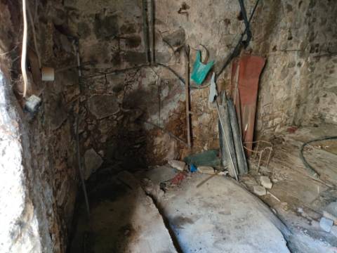 Moradia Geminada T4 | Gouveia | Potencial para Investimento ou Habitação Própria
