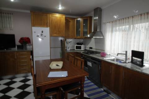 Moradia à venda Centro Nazaré, em 2º linha Mar