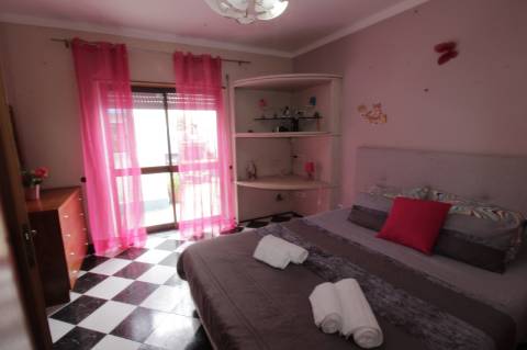 Moradia à venda Centro Nazaré, em 2º linha Mar