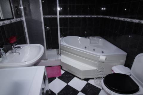 Moradia à venda Centro Nazaré, em 2º linha Mar