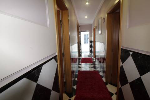 Moradia à venda Centro Nazaré, em 2º linha Mar