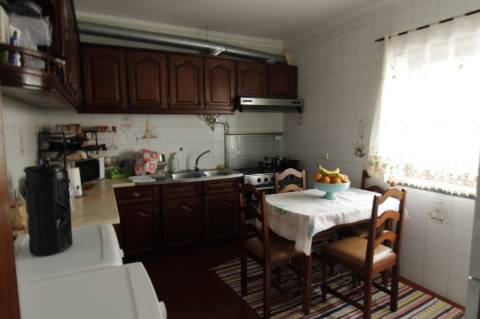 Moradia à venda Centro Nazaré, em 2º linha Mar