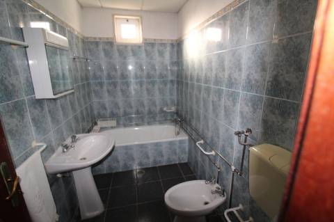 Moradia à venda Centro Nazaré, em 2º linha Mar