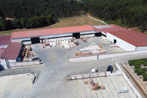 Armazéns Industriais junto a Torres Vedras