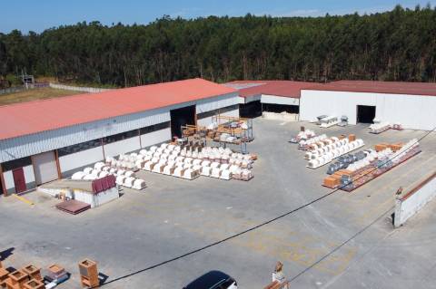 Armazéns Industriais junto a Torres Vedras