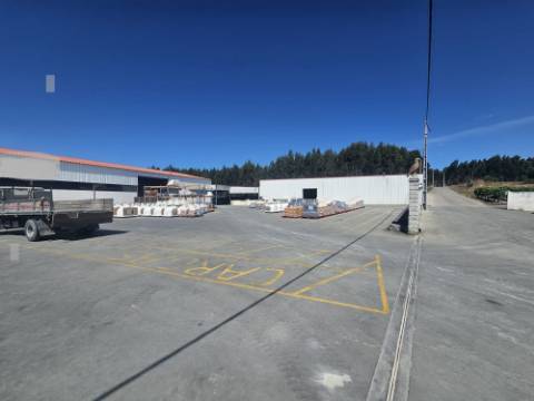 Armazéns Industriais junto a Torres Vedras