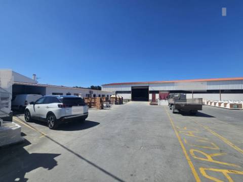 Armazéns Industriais junto a Torres Vedras