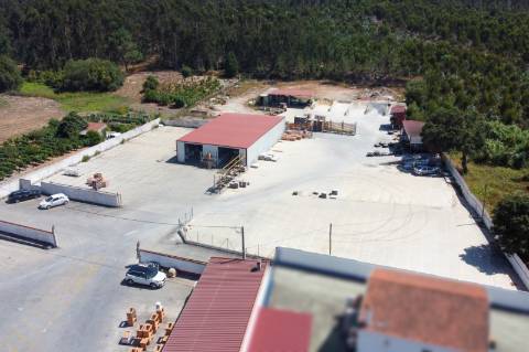 Armazéns Industriais junto a Torres Vedras