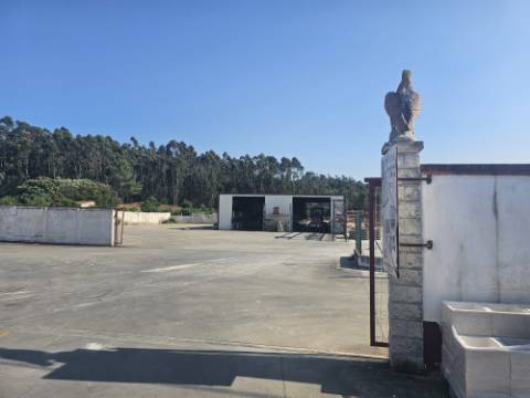 Armazéns Industriais junto a Torres Vedras