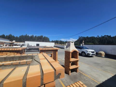 Armazéns Industriais junto a Torres Vedras