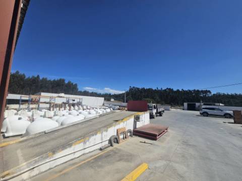 Armazéns Industriais junto a Torres Vedras