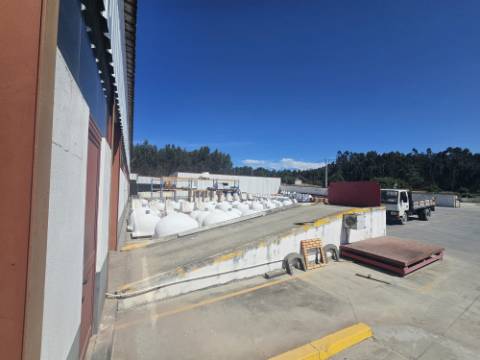 Armazéns Industriais junto a Torres Vedras