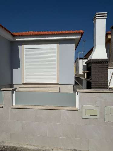 Moradia Térrea com Terraço e Piscina - BalealCoop