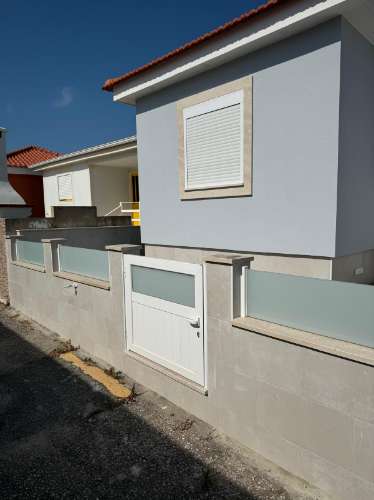 Moradia Térrea com Terraço e Piscina - BalealCoop