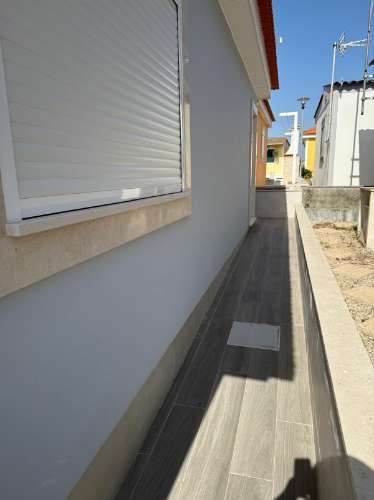 Moradia Térrea com Terraço e Piscina - BalealCoop