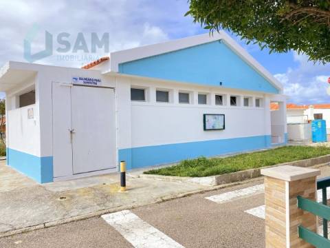 Moradia Térrea com Terraço e Piscina - BalealCoop