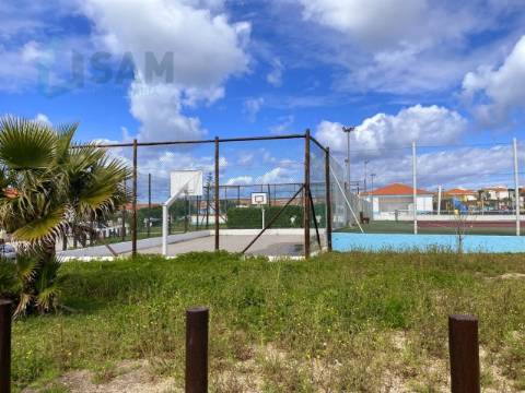 Moradia Térrea com Terraço e Piscina - BalealCoop