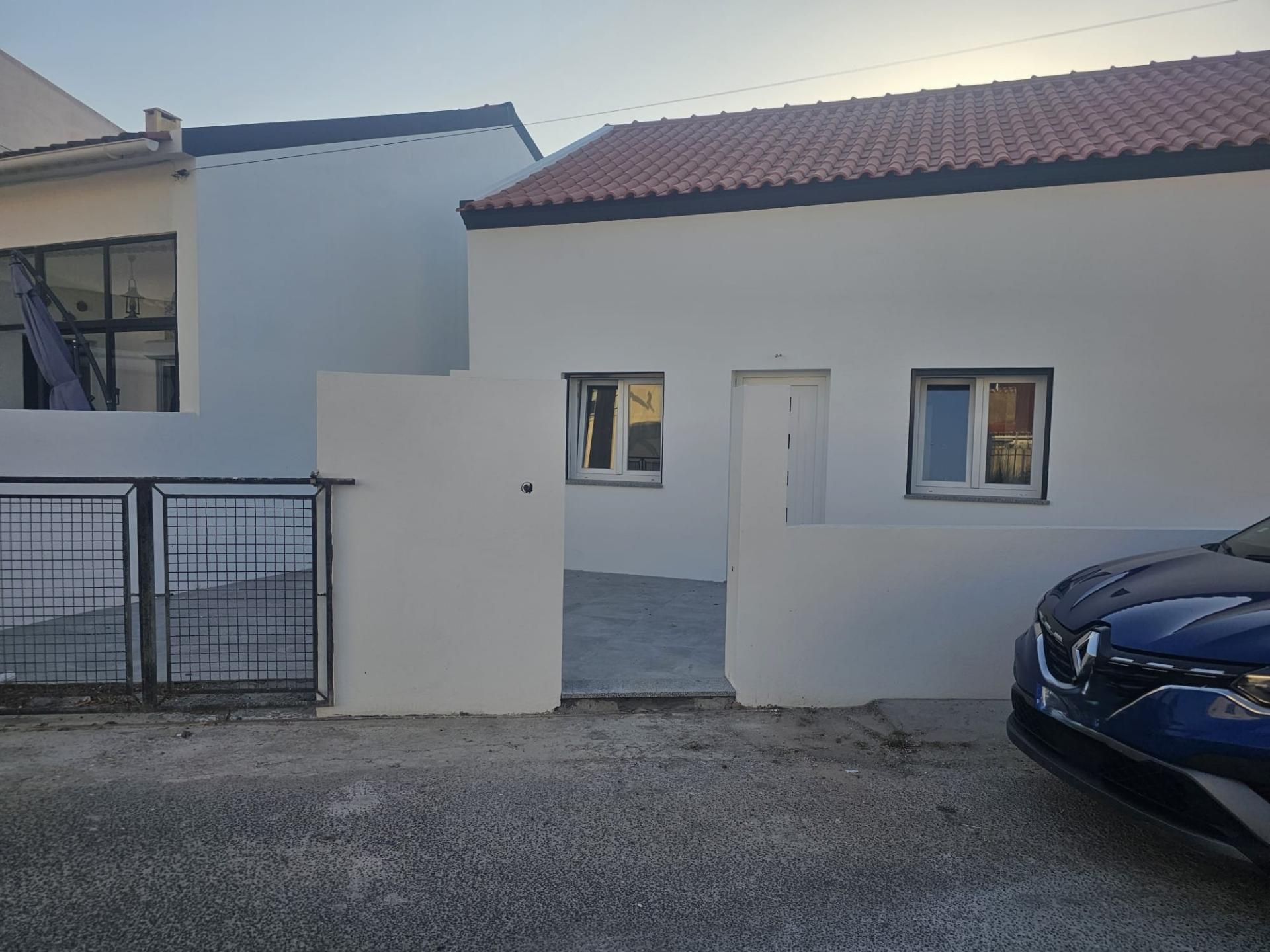 MORADIA T3 COM ESPAÇO EXTERIOR