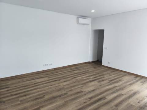 Moradia T3 em Vila Seca, Maxial