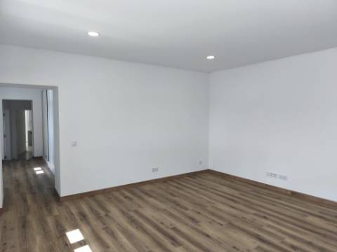 Moradia T3 em Vila Seca, Maxial