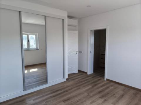 Moradia T3 em Vila Seca, Maxial