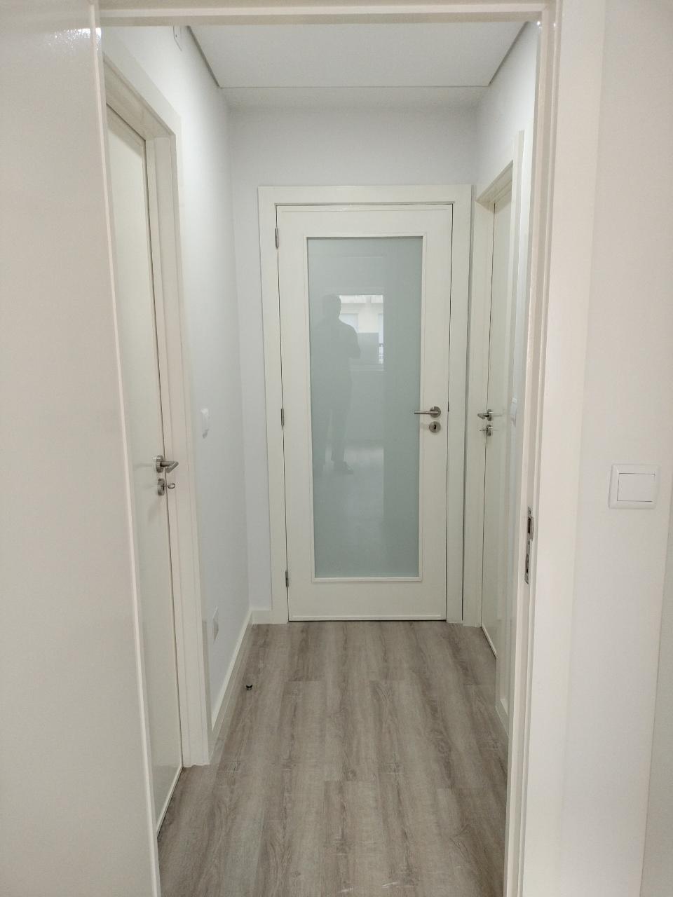 Apartamento T2+1 com Garagem Box, totalmente remodelado, Valadares, Vila