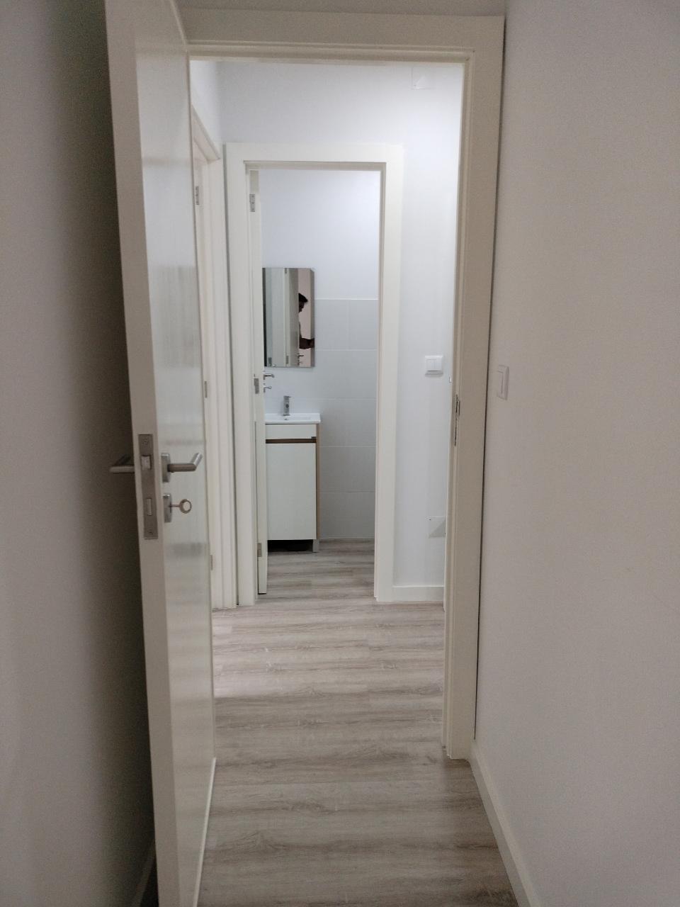 Apartamento T2+1 com Garagem Box, totalmente remodelado, Valadares, Vila