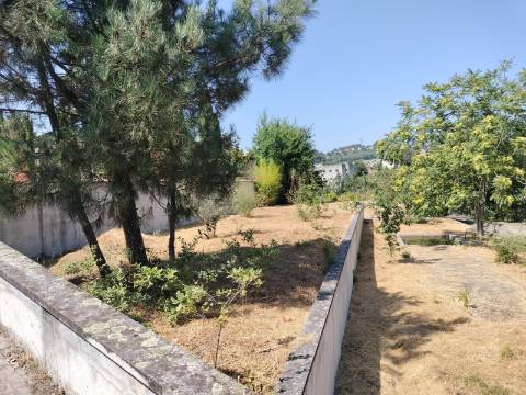 MORADIA ISOLADA

-5 Quartos, 582 m2 
-Marco, Marco de Canaveses
- O imóvel está a ser vendido no estado atual.
