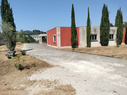 MORADIA ISOLADA

-5 Quartos, 582 m2 
-Marco, Marco de Canaveses
- O imóvel está a ser vendido no estado atual.
