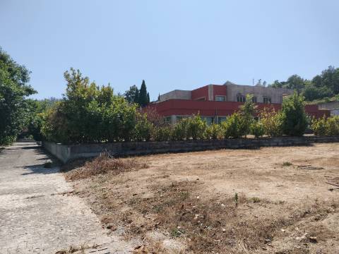 MORADIA ISOLADA

-5 Quartos, 582 m2 
-Marco, Marco de Canaveses
- O imóvel está a ser vendido no estado atual.
