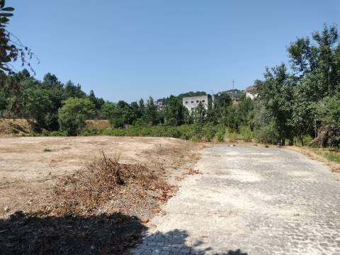 MORADIA ISOLADA

-5 Quartos, 582 m2 
-Marco, Marco de Canaveses
- O imóvel está a ser vendido no estado atual.
