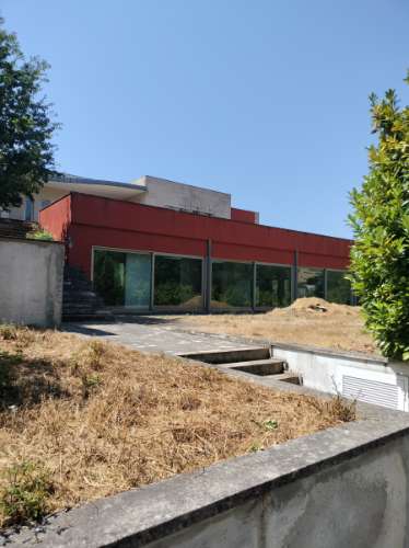 MORADIA ISOLADA

-5 Quartos, 582 m2 
-Marco, Marco de Canaveses
- O imóvel está a ser vendido no estado atual.
