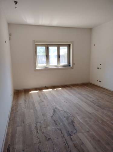 MORADIA ISOLADA

-5 Quartos, 582 m2 
-Marco, Marco de Canaveses
- O imóvel está a ser vendido no estado atual.
