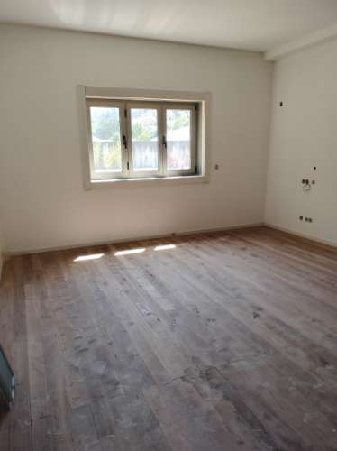 MORADIA ISOLADA

-5 Quartos, 582 m2 
-Marco, Marco de Canaveses
- O imóvel está a ser vendido no estado atual.
