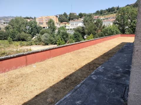 MORADIA ISOLADA

-5 Quartos, 582 m2 
-Marco, Marco de Canaveses
- O imóvel está a ser vendido no estado atual.
