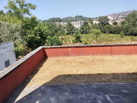 MORADIA ISOLADA

-5 Quartos, 582 m2 
-Marco, Marco de Canaveses
- O imóvel está a ser vendido no estado atual.
