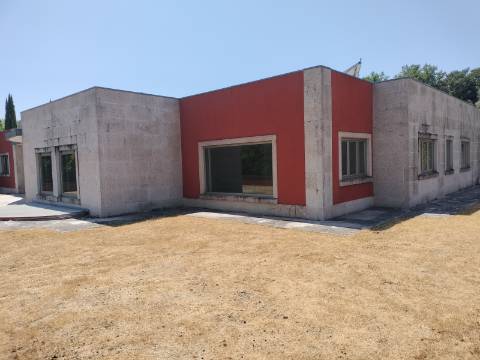 MORADIA ISOLADA

-5 Quartos, 582 m2 
-Marco, Marco de Canaveses
- O imóvel está a ser vendido no estado atual.
