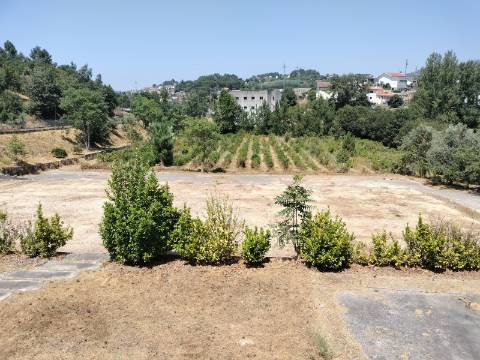 MORADIA ISOLADA

-5 Quartos, 582 m2 
-Marco, Marco de Canaveses
- O imóvel está a ser vendido no estado atual.
