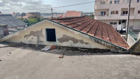 Moradia + armazém ( 2 artigos) para recuperar.
Salgueiros Canidelo, V N Gaia