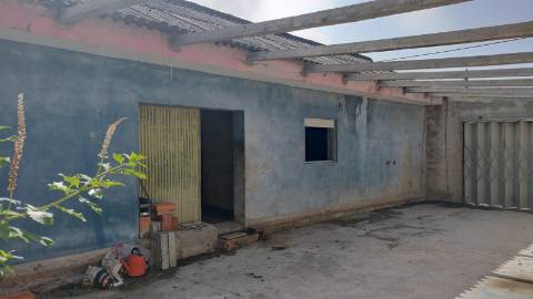 Moradia + armazém ( 2 artigos) para recuperar.
Salgueiros Canidelo, V N Gaia