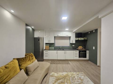 Apartamento T2 renovado com estacionamento