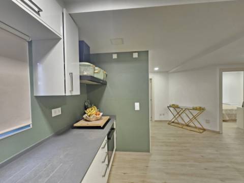 Apartamento T2 renovado com estacionamento