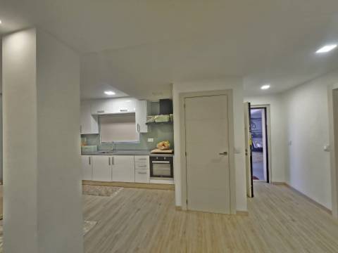 Apartamento T2 renovado com estacionamento