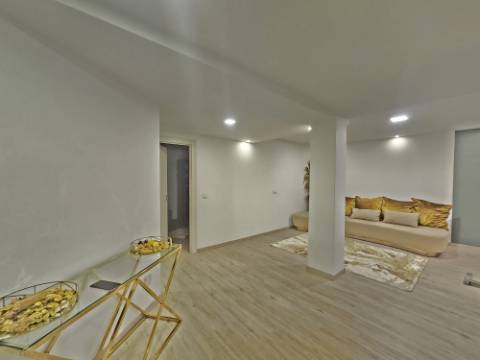 Apartamento T2 renovado com estacionamento