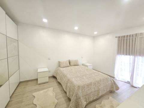 Apartamento T2 renovado com estacionamento