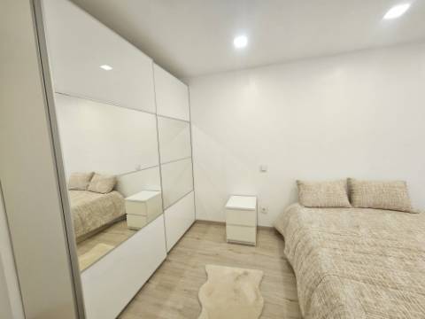 Apartamento T2 renovado com estacionamento