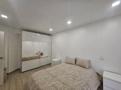 Apartamento T2 renovado com estacionamento