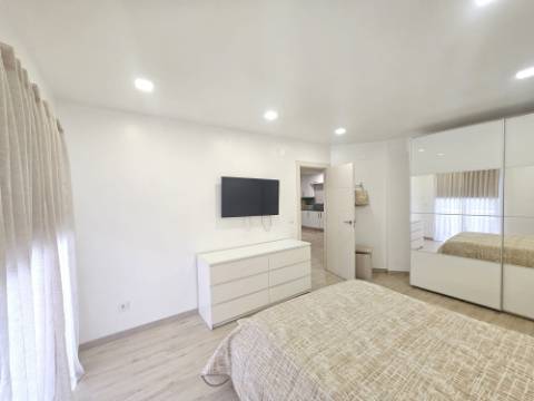 Apartamento T2 renovado com estacionamento