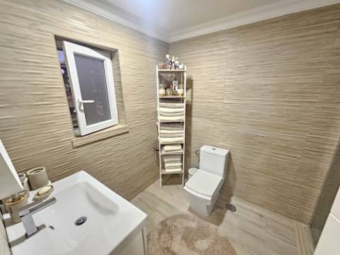 Apartamento T2 renovado com estacionamento